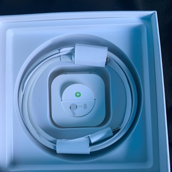 Apple airpod 3rd generation new (7 available) - Picture 14 of 16